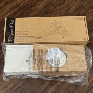 Pampered Chef Ultimate Mandoline Slicer - White and Tan